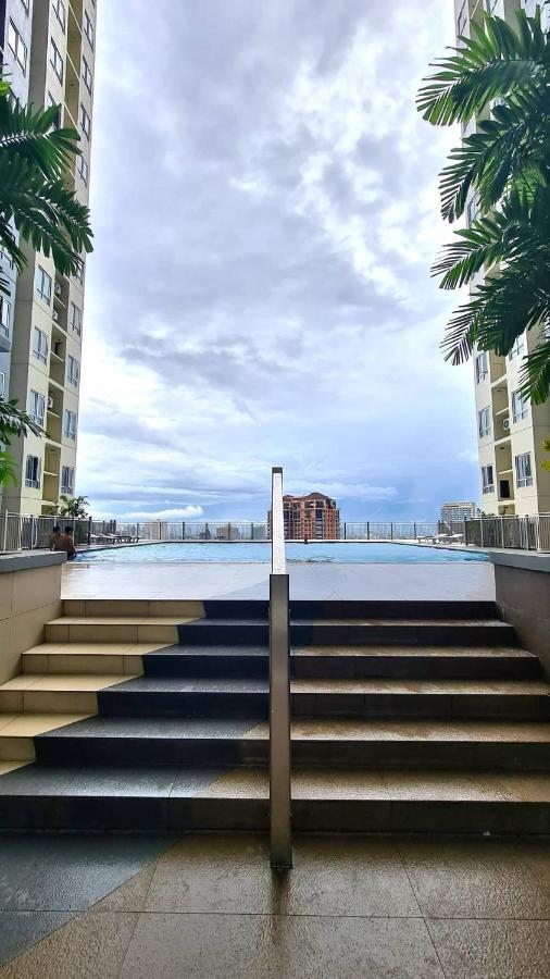 Staycation - With Public Pool & 100Mbps Fibre Ciudad Quezon Exterior foto